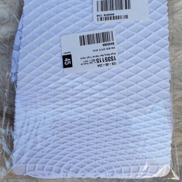 Angel white Fishnet Knee Highs - Picture 5 of 6